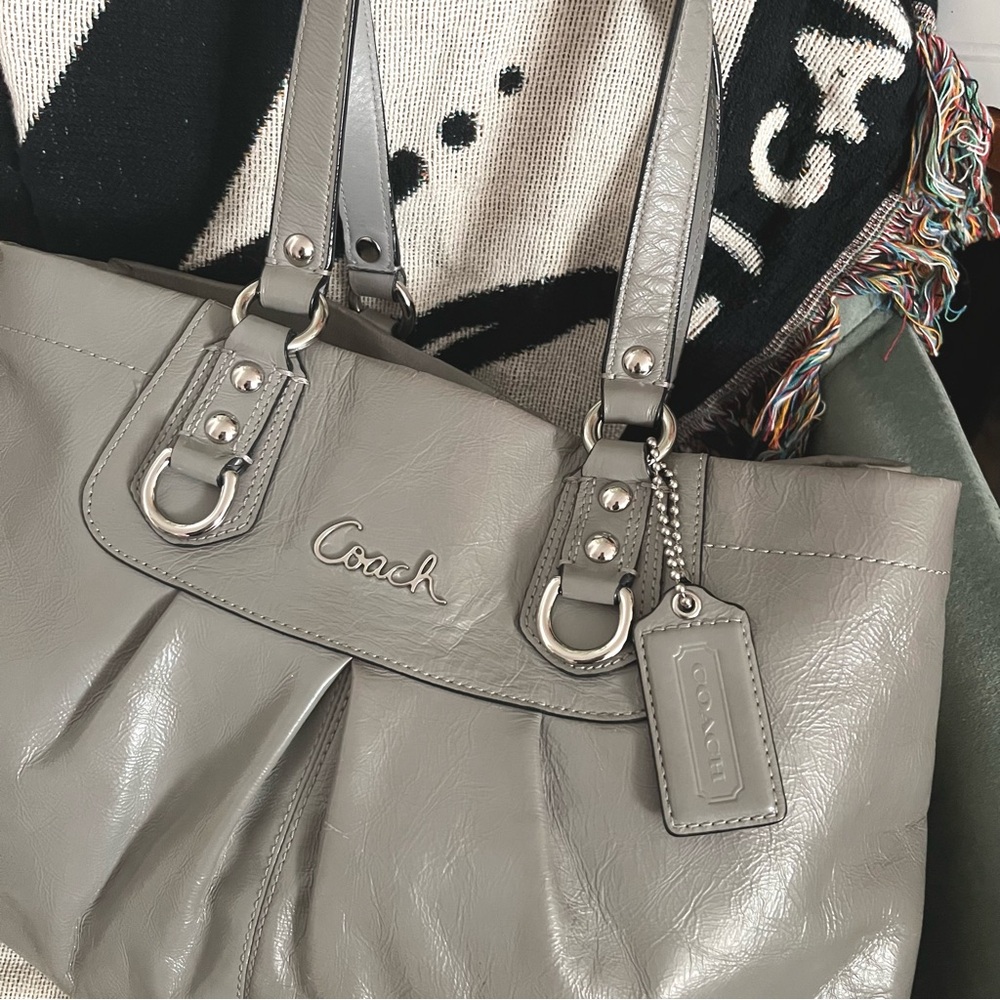 ✧･ﾟcoach 2010 ashley gray patent leather shoulder tote bag (G1051-F15516) - Picture 4 of 13